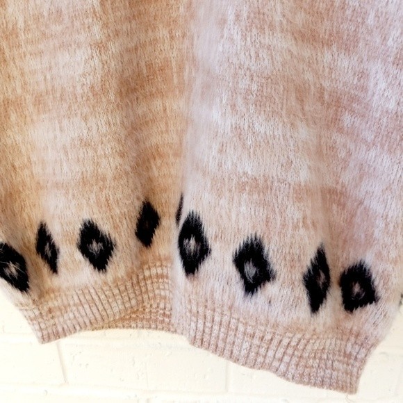 ALPACA Fair Isle Sweater in Tan with Black Aztec design. - Picture 4 of 6